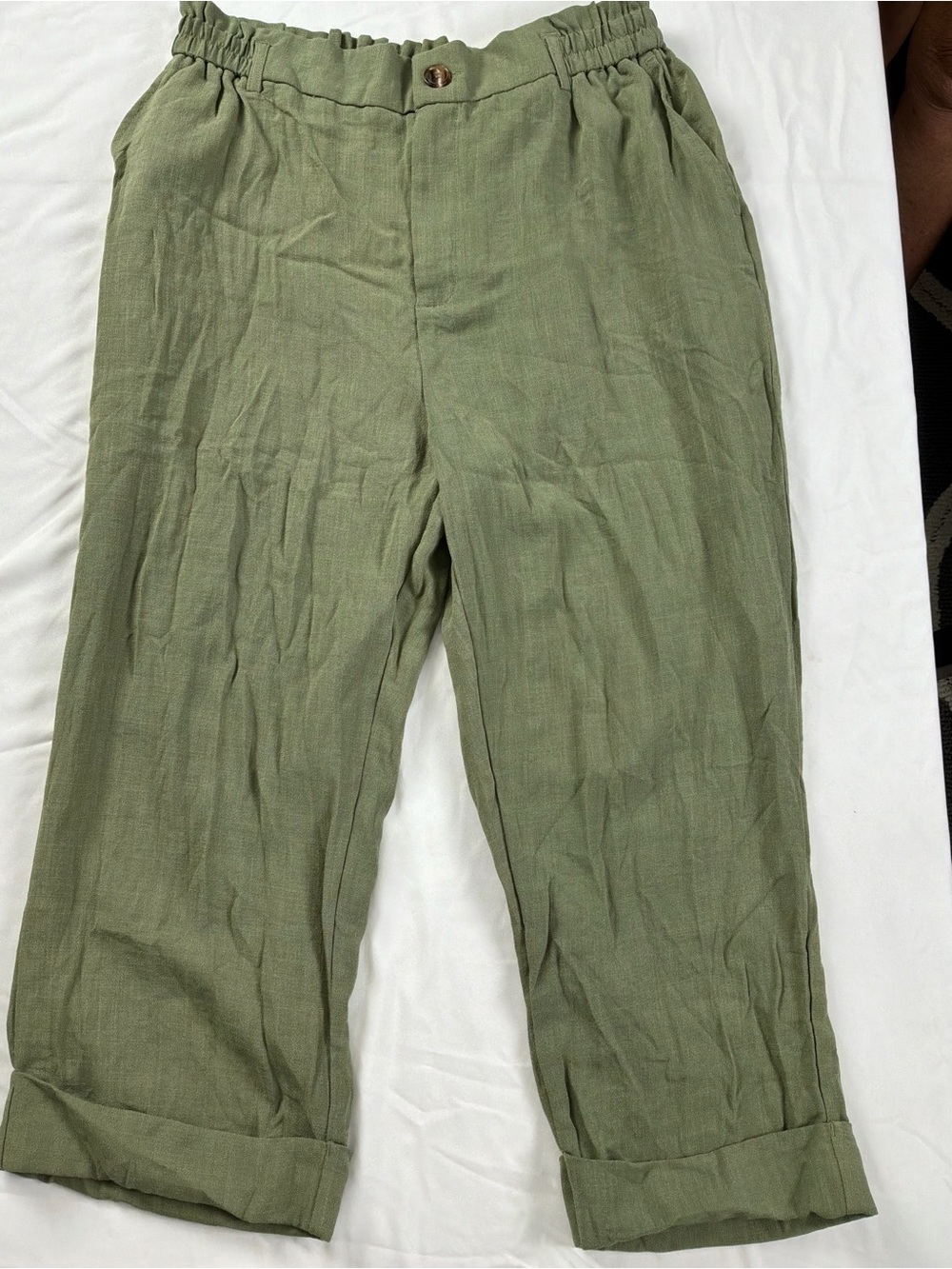 HALARA Olive-Green Relaxed Linen-Blend Capris
